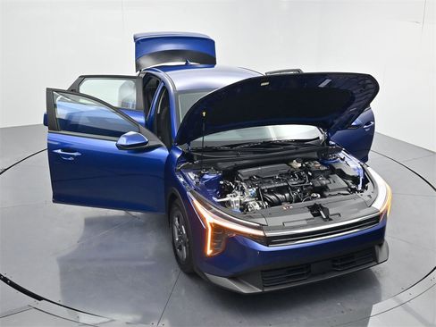 New 2025 Kia K4 LXS image 47