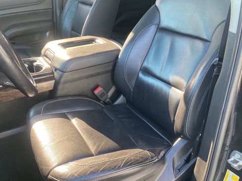 Used 2018 Chevrolet Suburban LT image 17