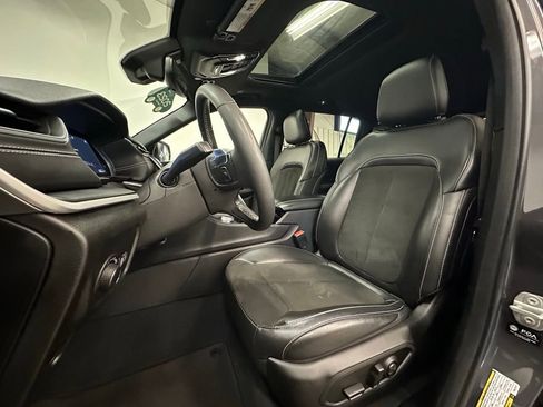 Used 2023 Jeep Grand Cherokee L Laredo image 14