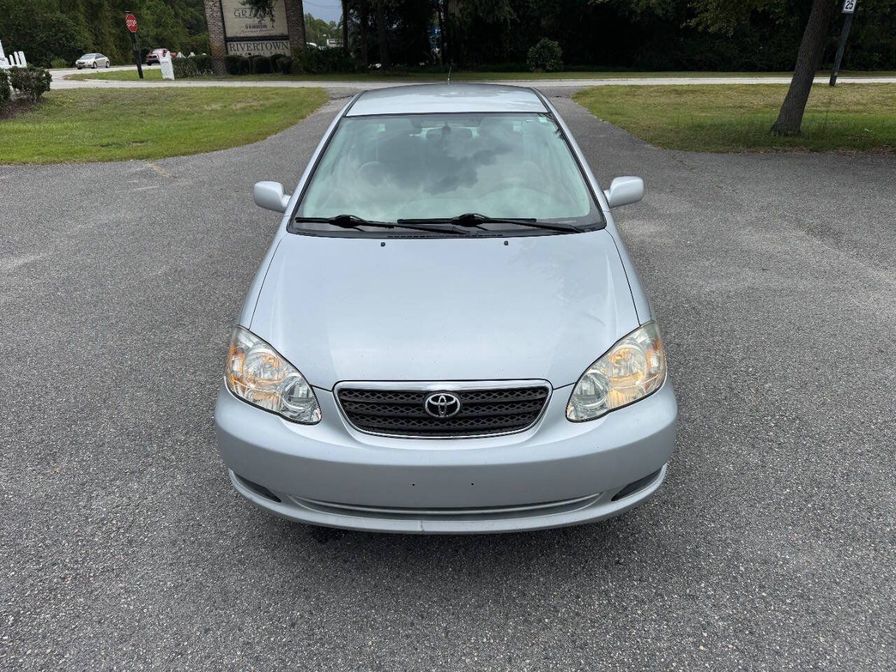 Used 2005 Toyota Corolla LE FWD image 2