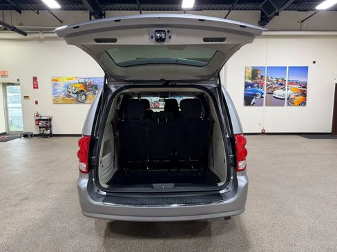 Used 2017 Dodge Grand Caravan SE FWD image 20