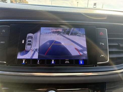 Used 2024 Buick Enclave Premium image 8