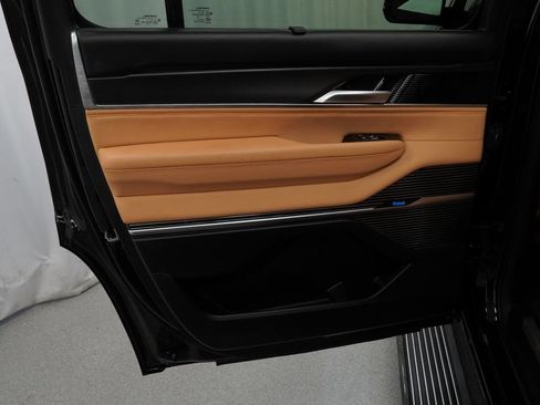 Certified 2025 Jeep Grand Wagoneer Series III w/ Rear Seat Video Group 1 AWD/4WD image 45