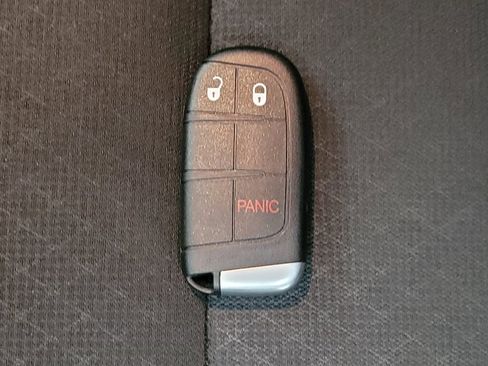 Used 2019 Jeep Grand Cherokee Laredo RWD image 32