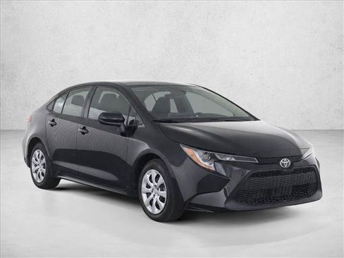 Used 2022 Toyota Corolla LE FWD image 3