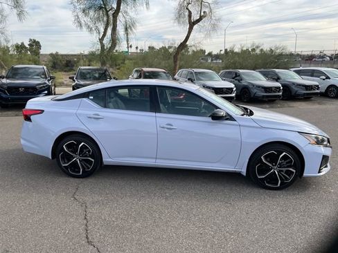 Used 2024 Nissan Altima 2.5 SR w/ SR Premium Package image 17
