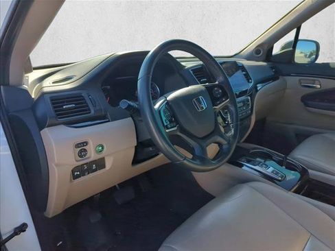 Used 2021 Honda Pilot Touring image 11