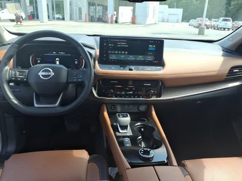 Used 2026 Nissan Rogue Platinum w/ Platinum Premium Package AWD/4WD image 11