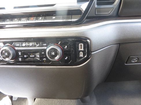 Used 2025 Chevrolet Silverado 1500 LT image 42