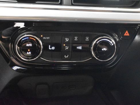 Used 2025 Chevrolet Trax LT FWD image 16