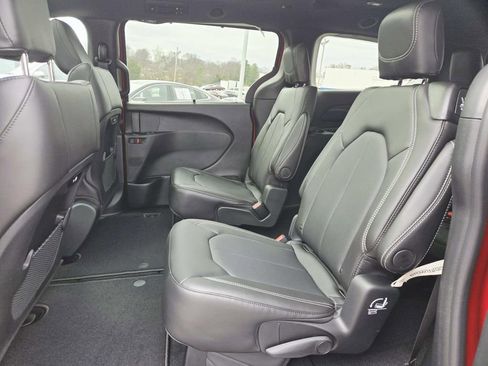 New 2026 Chrysler Pacifica Select image 13