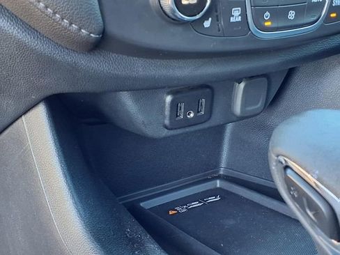 Used 2023 Chevrolet Traverse LT FWD image 14