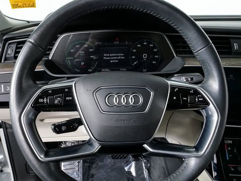 Used 2021 Audi e-tron Prestige w/ Prestige Package image 9