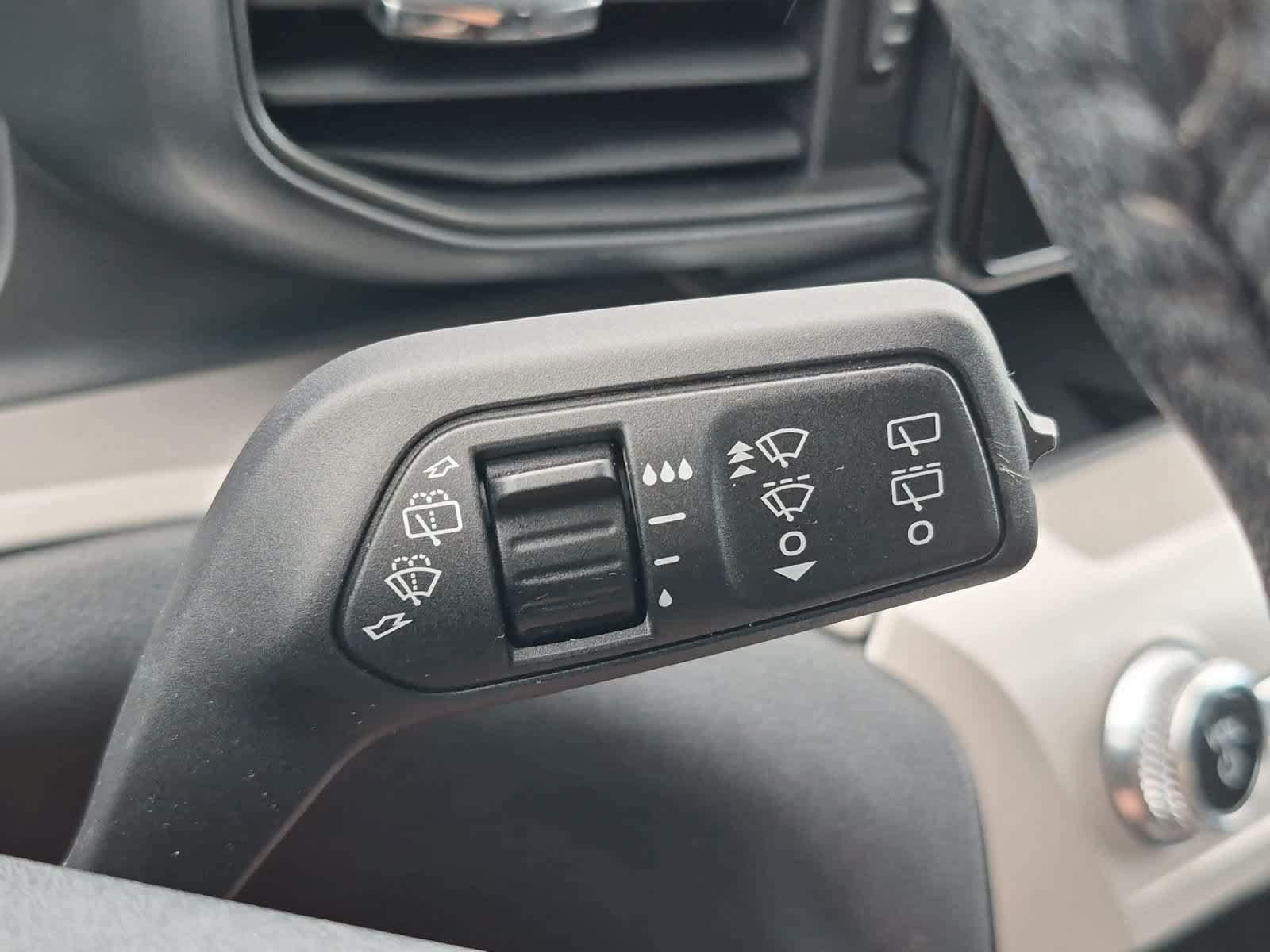 Used 2023 Ford Explorer XLT AWD/4WD image 25