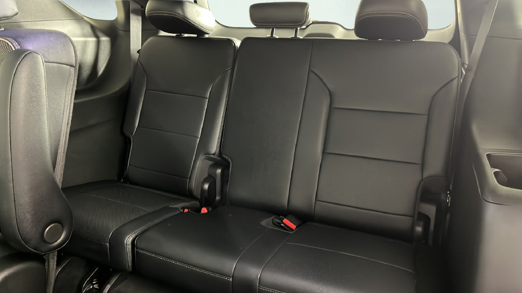 Used 2026 Chevrolet Traverse High Country w/ LPO, Floor Liner Package AWD/4WD image 40