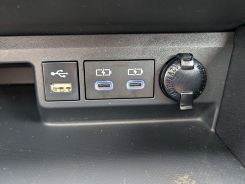Used 2022 Toyota Highlander XLE AWD/4WD image 26