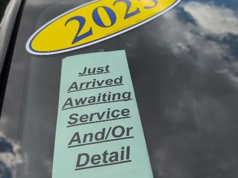 Used 2025 GMC Sierra 2500 Denali Ultimate AWD/4WD image 8