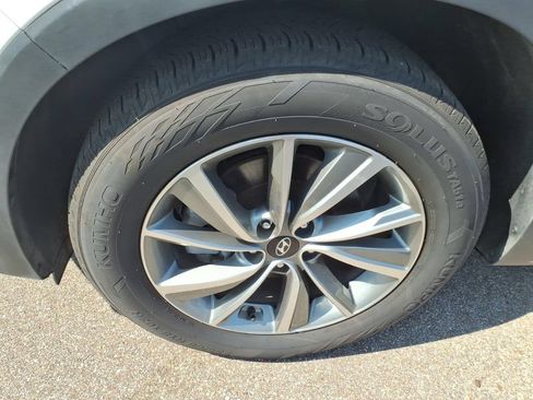 Used 2019 Hyundai Santa Fe SEL FWD image 9