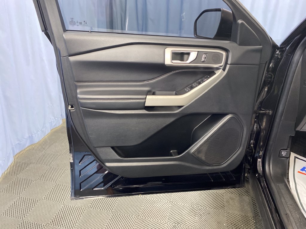 Used 2022 Ford Explorer XLT w/ Equipment Group 202A AWD/4WD image 11