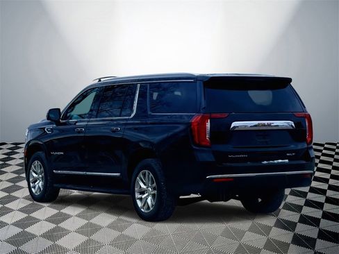Used 2022 GMC Yukon XL SLT w/ SLT Luxury Package image 4