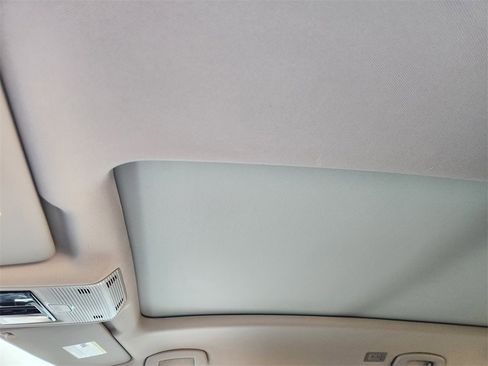 Used 2024 Volkswagen Atlas SEL Premium R-Line image 25