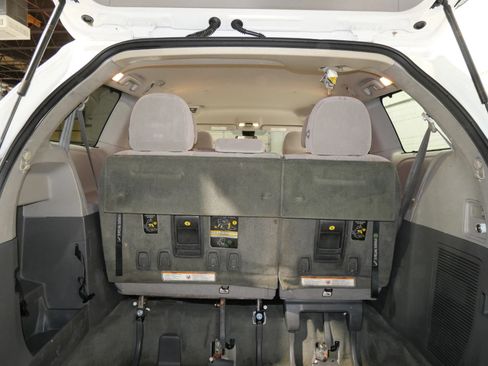 Used 2018 Toyota Sienna LE FWD image 21