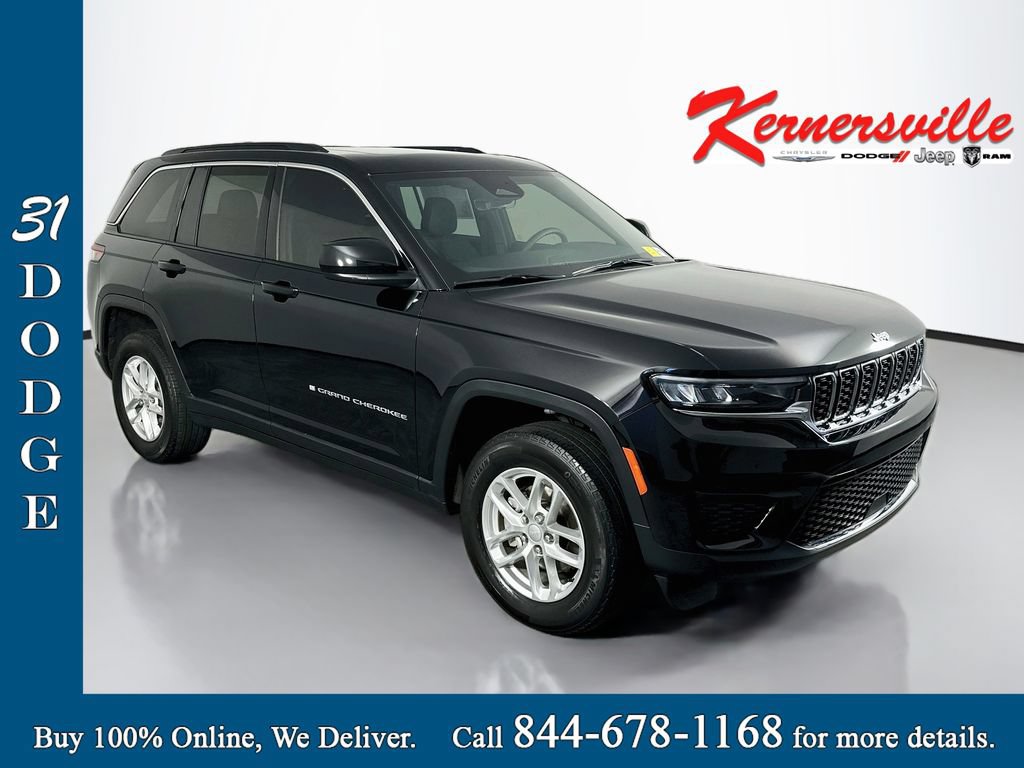 Used 2025 Jeep Grand Cherokee Laredo X RWD image 1