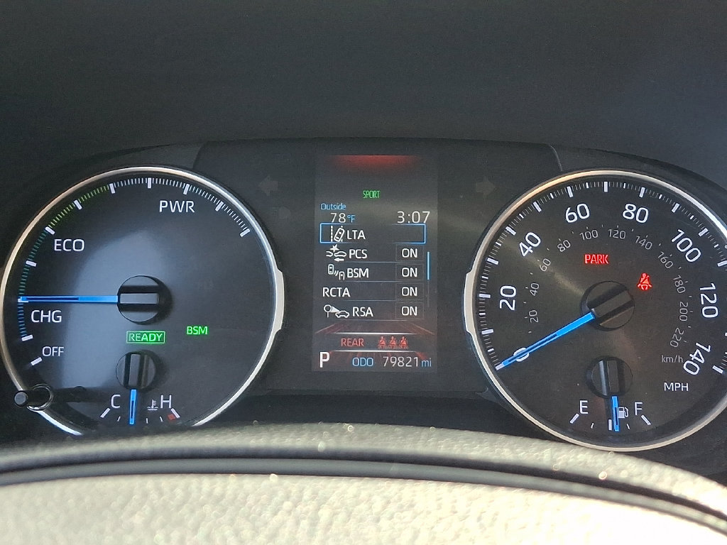 Used 2019 Toyota RAV4 LE w/ Carpet Mat Package AWD/4WD image 19