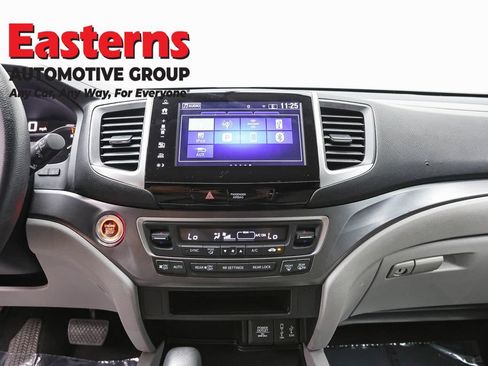 Used 2018 Honda Pilot EX image 11