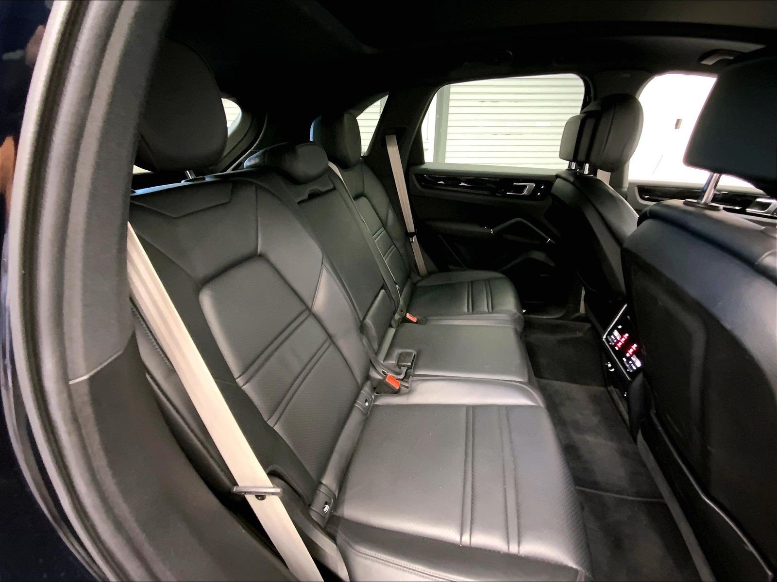 Certified 2023 Porsche Cayenne Platinum Edition AWD/4WD image 23