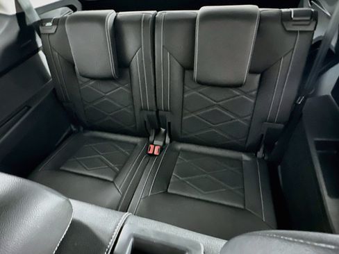 Used 2025 Volkswagen Atlas SE FWD image 29