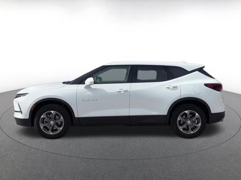 Used 2025 Chevrolet Blazer LT FWD image 9