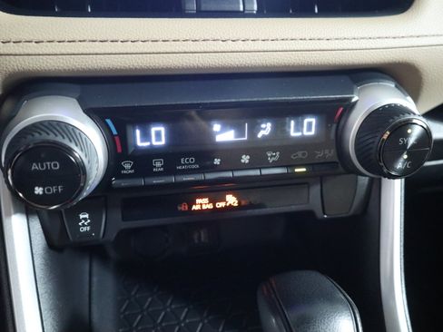 Used 2025 Toyota RAV4 LE AWD/4WD image 31
