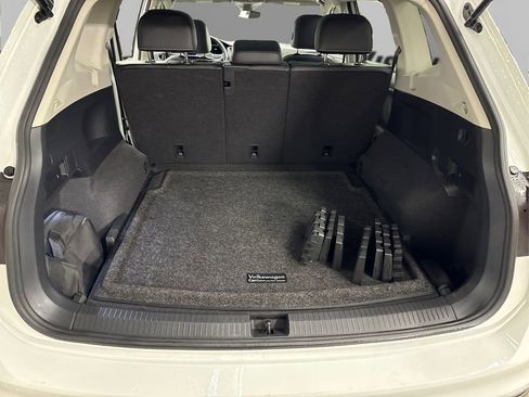 Used 2022 Volkswagen Tiguan SE image 11