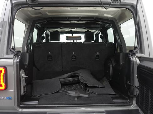 Used 2023 Jeep Wrangler Unlimited Sahara w/ Cold Weather Group image 15