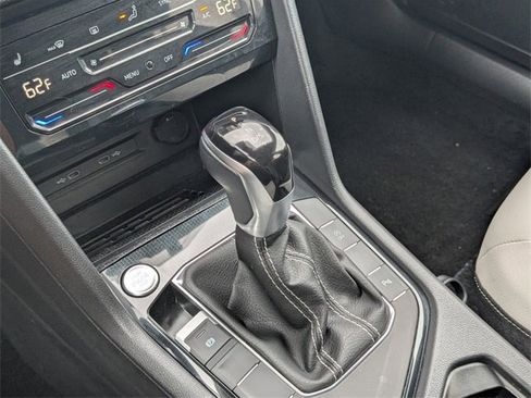 Certified 2025 Volkswagen Taos SE w/ Black Wheel Package image 23