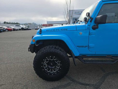 Used 2017 Jeep Wrangler Unlimited Rubicon w/ Connectivity Group image 19