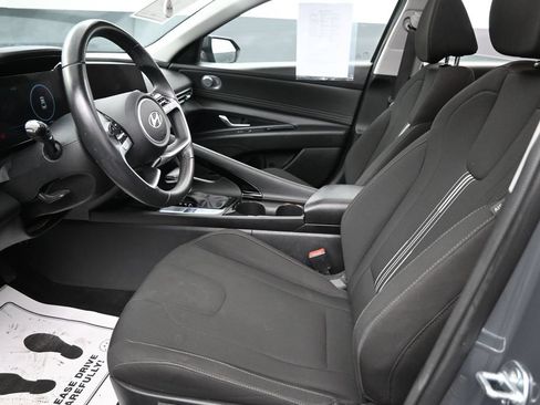 Used 2025 Hyundai Elantra SEL FWD image 24