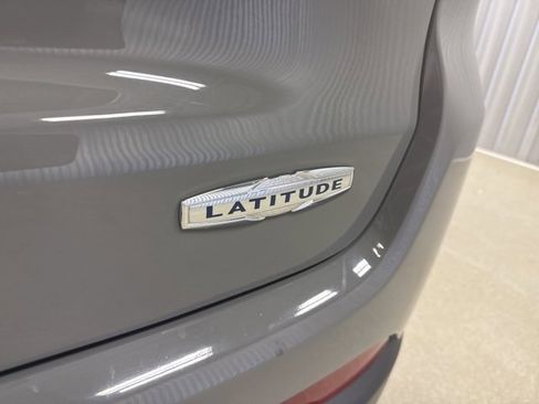 Used 2024 Jeep Compass Latitude image 9