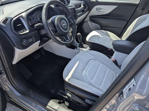 Used 2022 Jeep Renegade Latitude AWD/4WD image 10