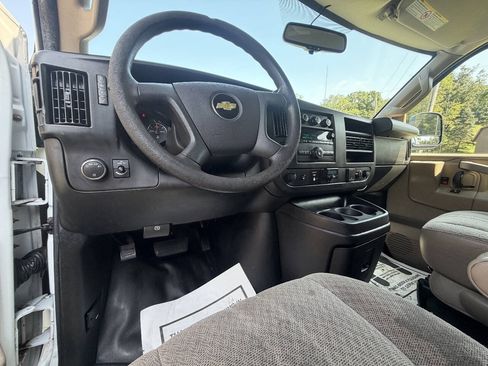 Used 2017 Chevrolet Express 2500 RWD image 25