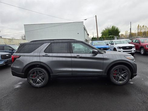 New 2026 Ford Explorer ST-Line w/ ST-Line Street Pack image 4