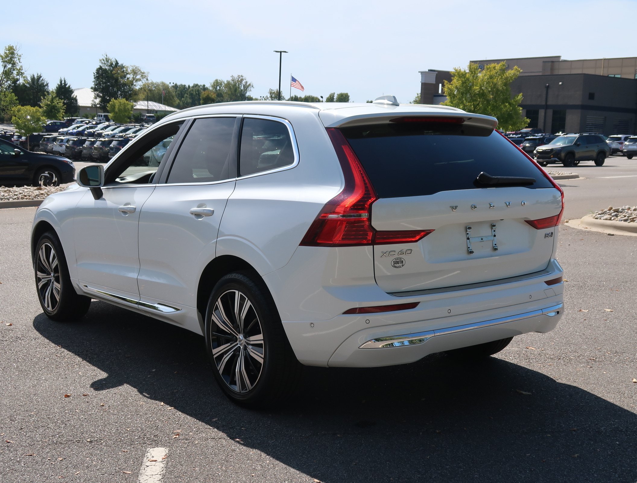 Used 2022 Volvo XC60 B6 Inscription w/ Advanced Package AWD/4WD image 6