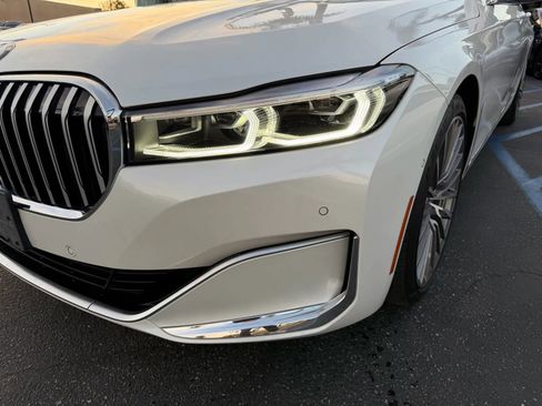 Used 2022 BMW 750i xDrive image 4