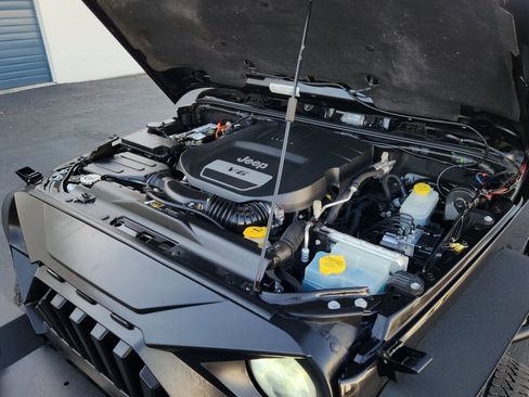 Used 2017 Jeep Wrangler Unlimited Rubicon w/ Cold Weather Group image 22