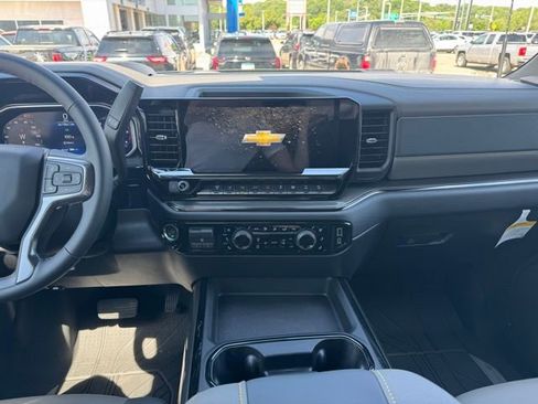 New 2026 Chevrolet Silverado 2500 ZR2 AWD/4WD image 2
