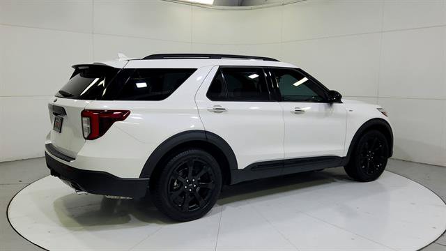 Used 2024 Ford Explorer ST-Line w/ Class IV Trailer Tow Package RWD image 8