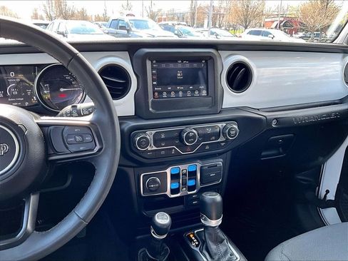 Used 2023 Jeep Wrangler Unlimited AWD/4WD image 18