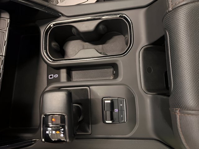 Used 2023 GMC Sierra 1500 AT4 w/ AT4 Premium Package AWD/4WD image 29