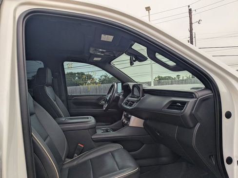 Used 2022 GMC Yukon XL SLT w/ SLT Premium Package RWD image 15